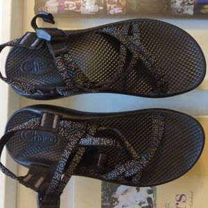 Chacos Women's 6 gently worn black and white